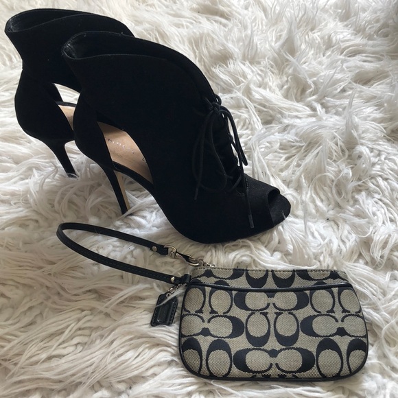 Coach Handbags - Coach wristlet